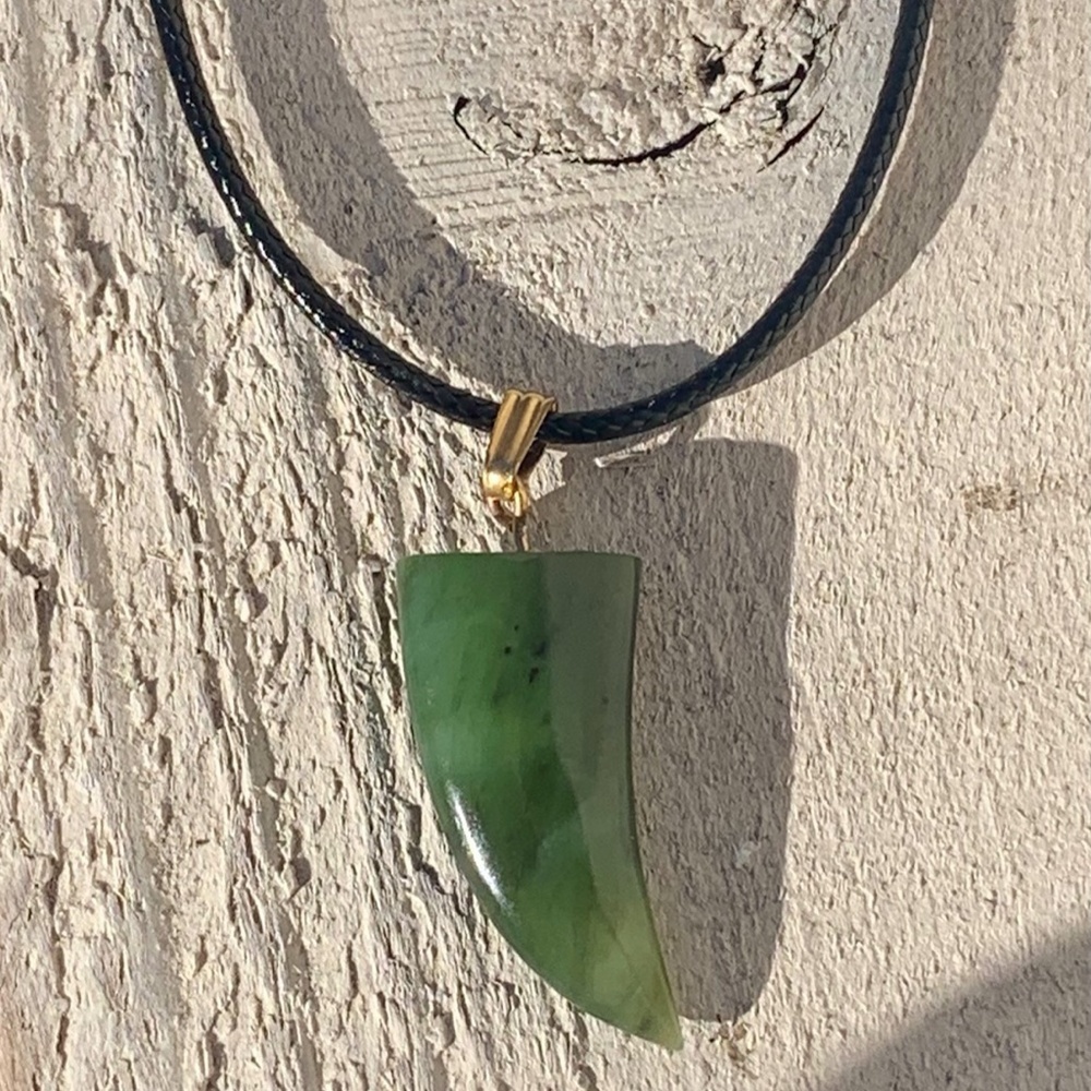 COPY Green Nephrite Jade Stone Tiger Tooth Claw Shark Tooth Pendant Necklace 18” - Picture 6 of 6